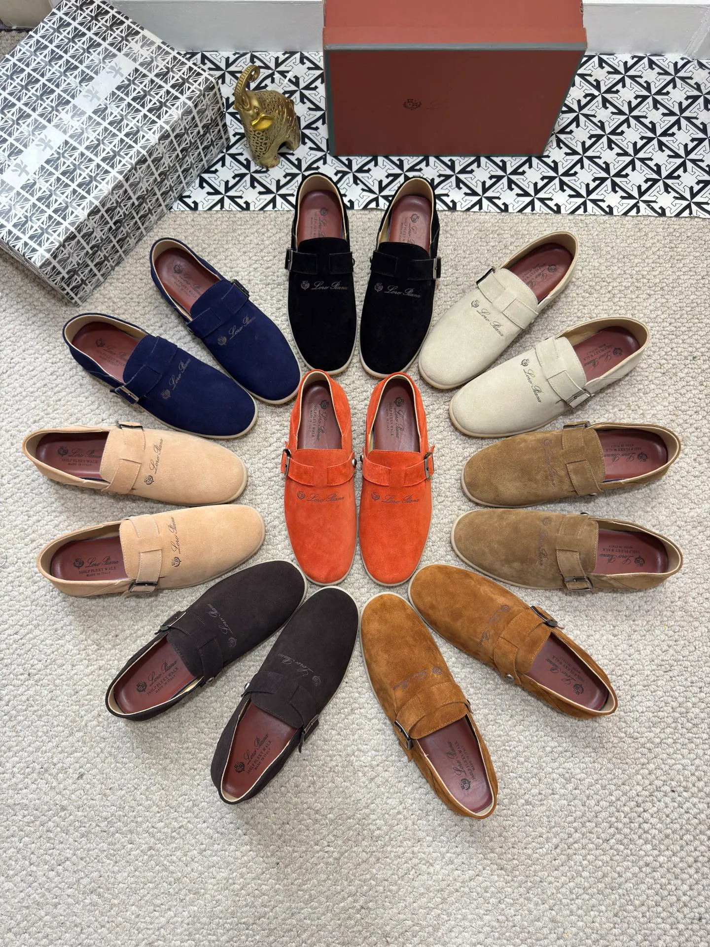 Men's men's shoes 💰420 [New style] 🍓🍓Loro Piana - LP's new moccasin shoes are made of water-repellent treated suede uppers with rubber soles, a classic. The complex craftsmanship and meticulous structure make the shoes light and soft, allowing you to walk comfortably and freely. Perfect for wearing at the beach or out in the water during the summer. Size: 38-44 (45 customized